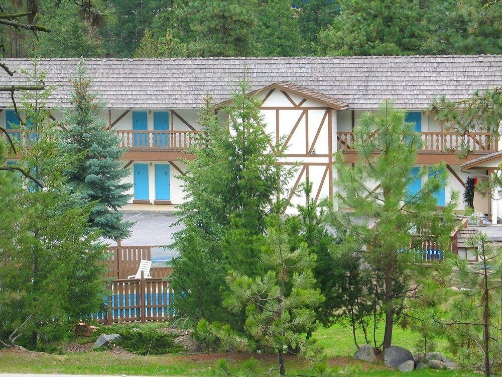 高山河流旅馆主图