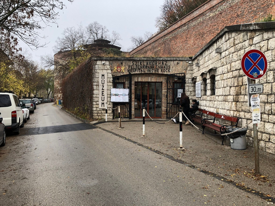 岩石核地堡博物馆战地医院-布达佩斯必去景点