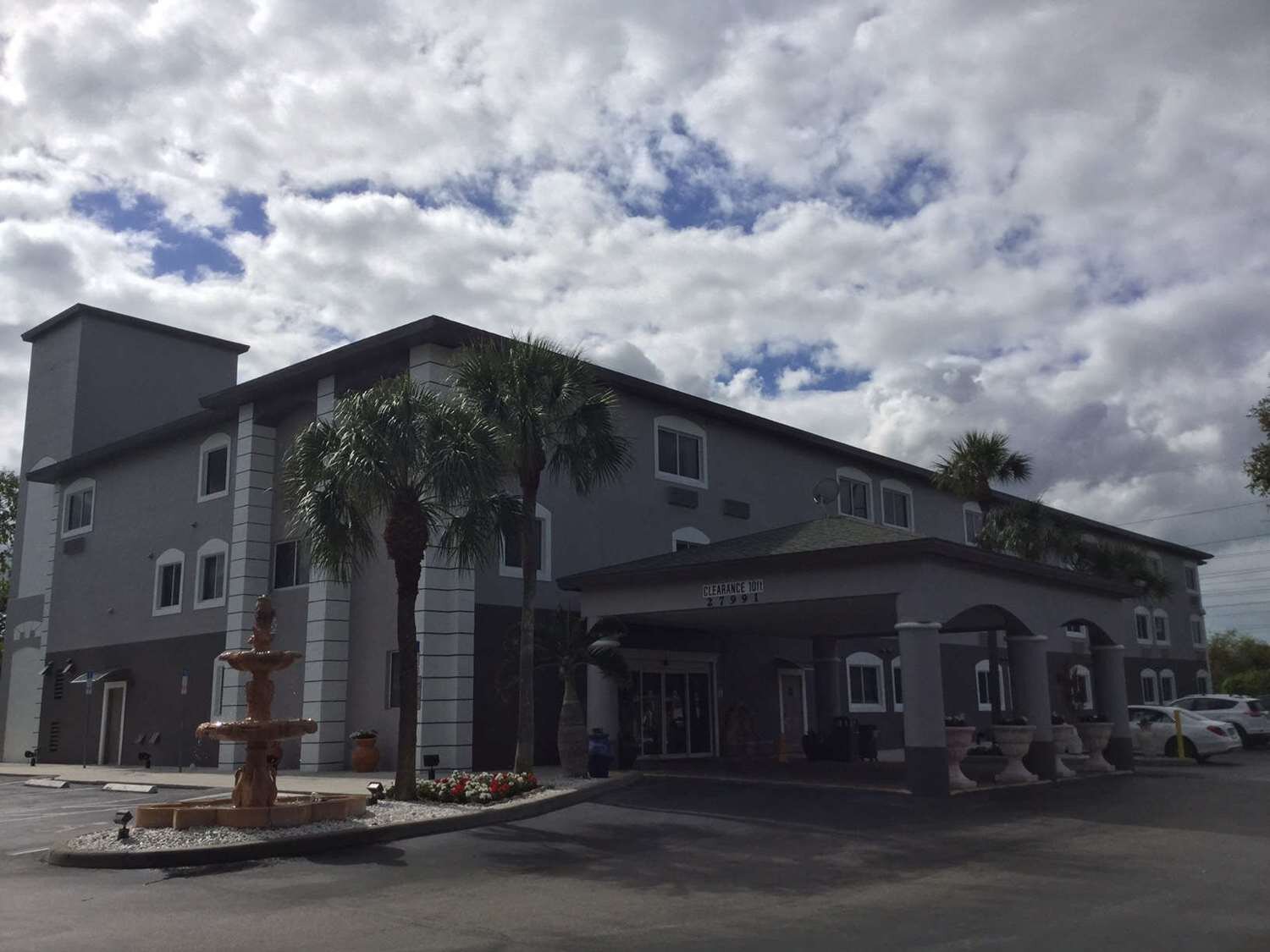 Days Inn & Suites by Wyndham Bonita Springs North Naples-官方