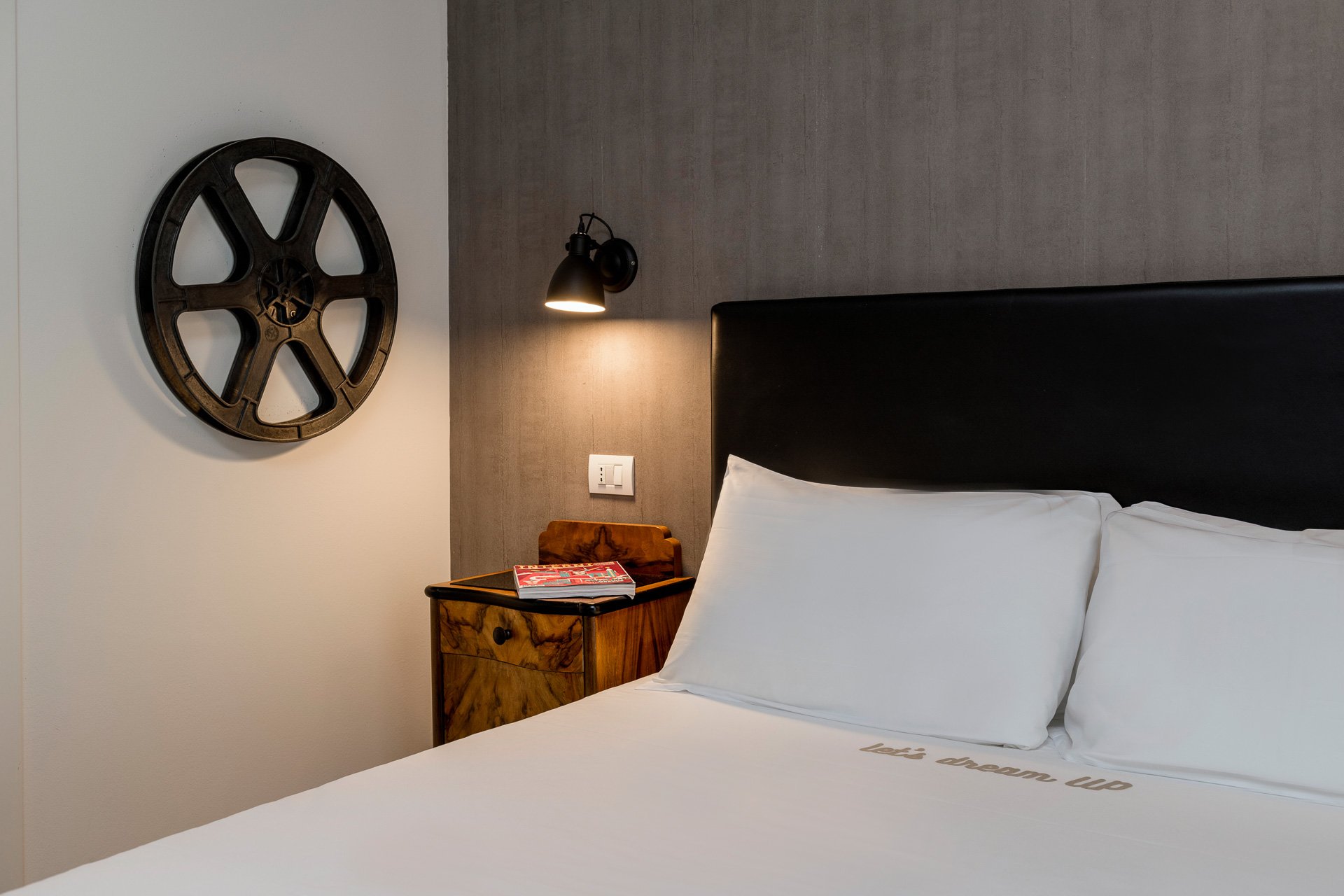 Up Hotel-官方