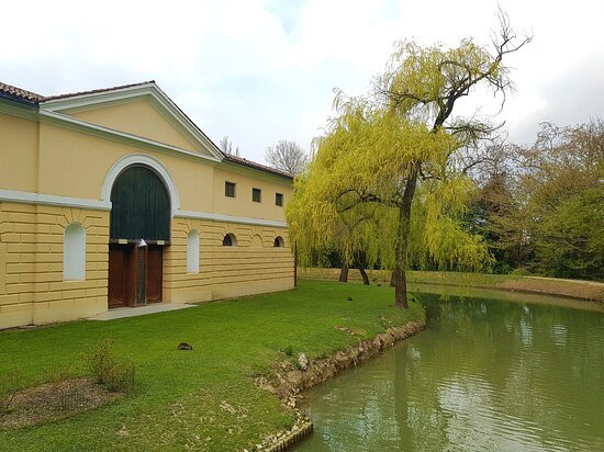 Castelletto e Grotte del Belvedere-米兰诺必去景点