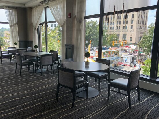 DoubleTree by Hilton Youngstown Downtown-商务中心/多功能厅