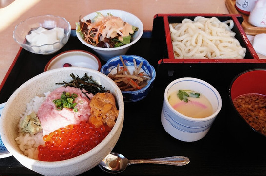 すし・めん処 大京 湖北台店