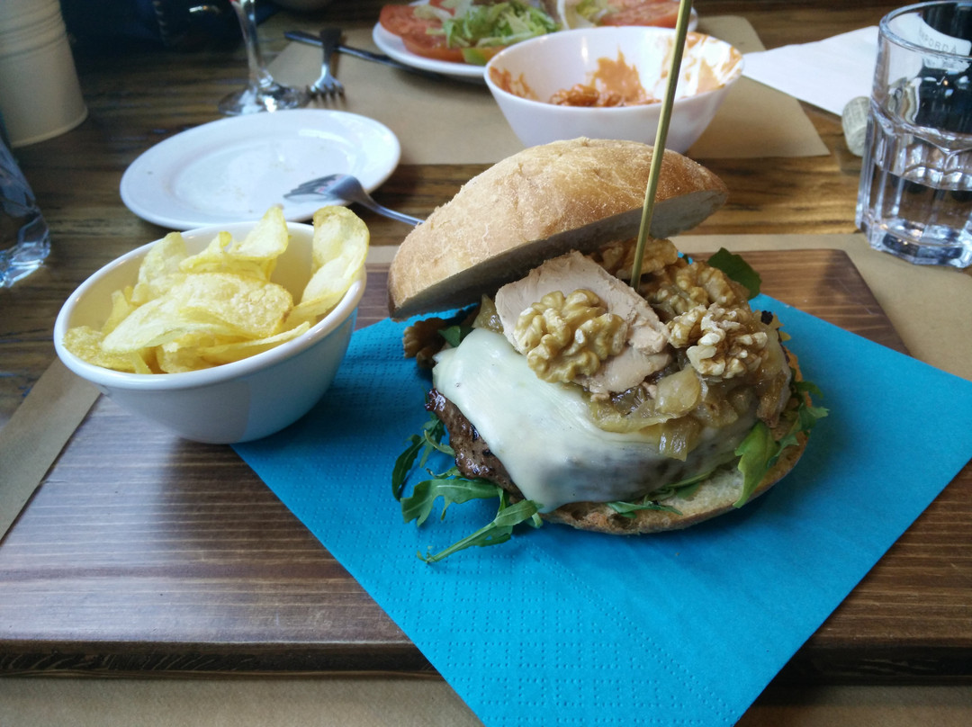 Manlleu餐馆和美食-Beive Hamburgueseria