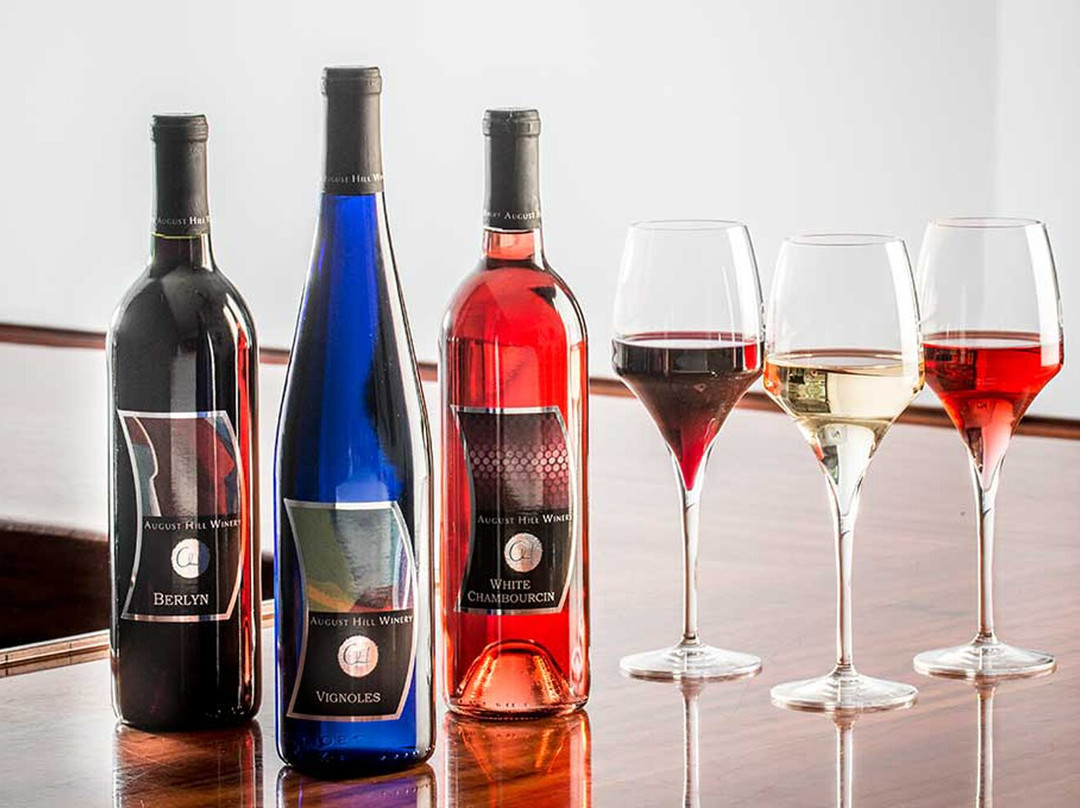 August Hill Winery & Illinois Sparkling Co. Tasting Room-尤蒂卡必去景点