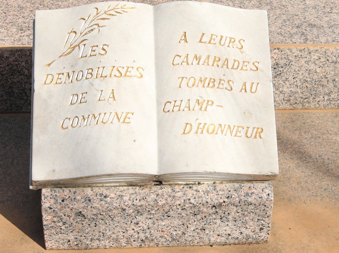 Monument Aux Morts De Ladoix-serrigny景点图片