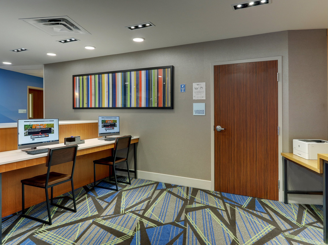 Holiday Inn Express & Suites Troy By IHG主图