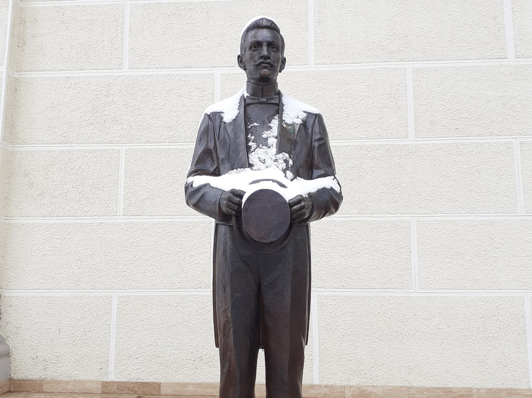 Ludovic Szantay Statue景点图片