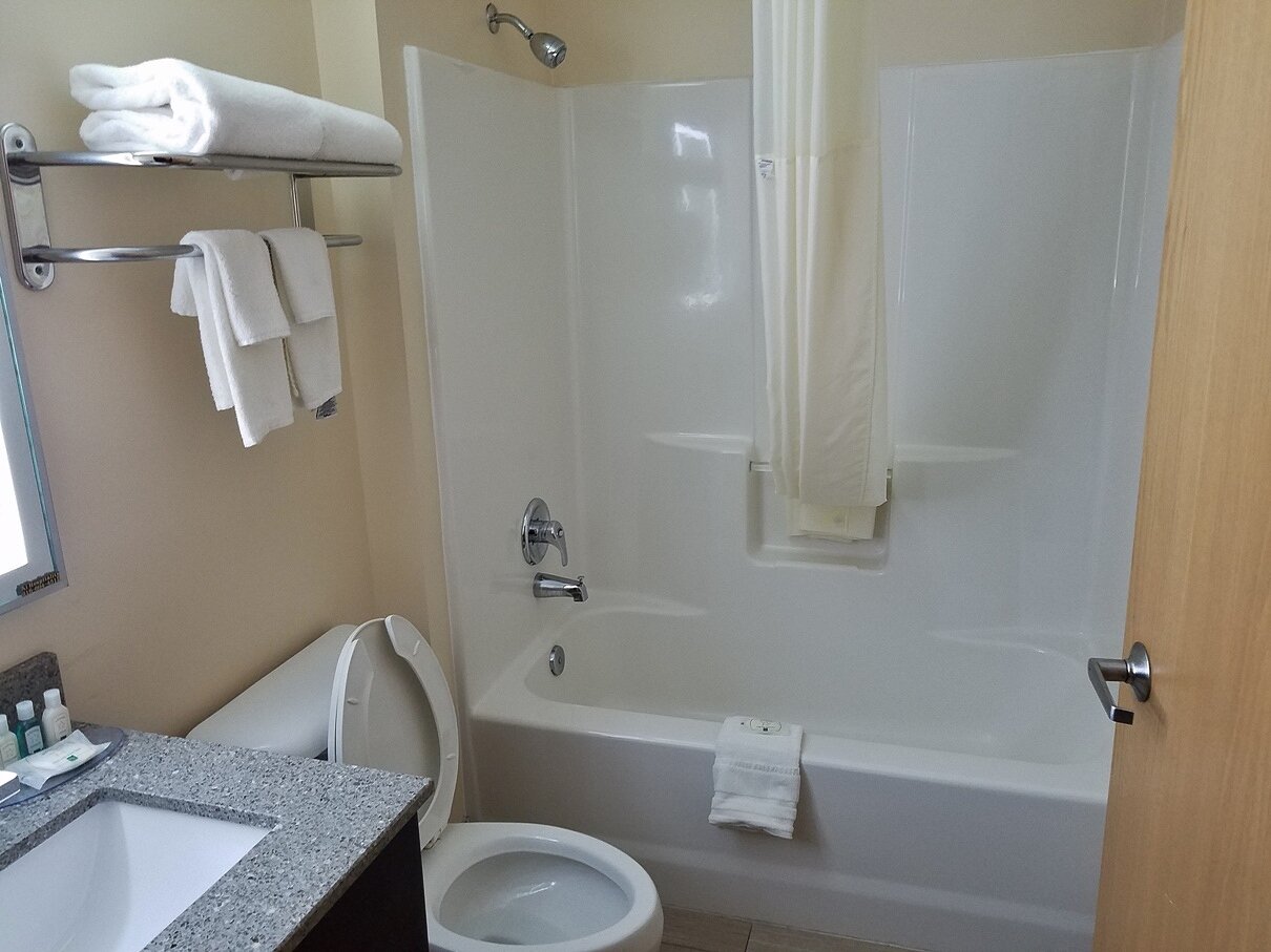 Quality Inn & Suites-浴室