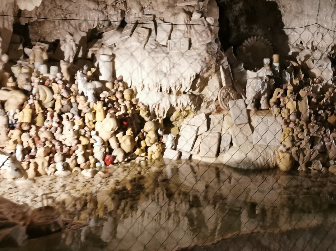 Les Grottes Petrifiantes景点图片