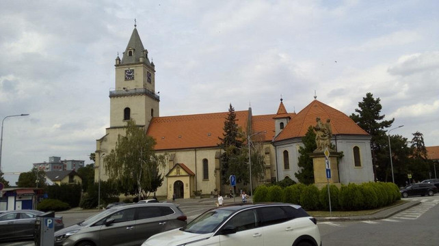 Kostol Svateho Michala Archanjela-Hlohovec必去景点