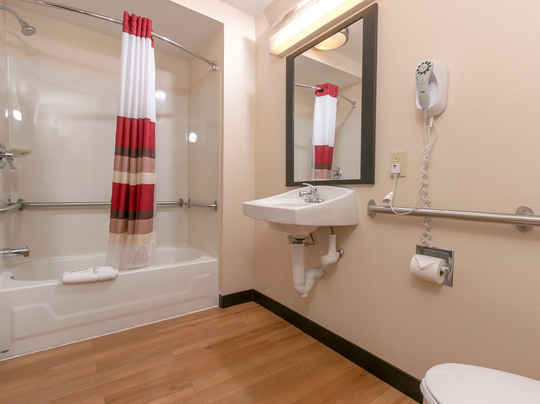 Red Roof PLUS+ West Springfield主图