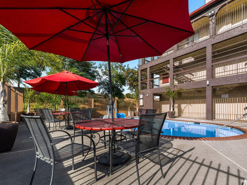 斯托克顿红顶酒店主图