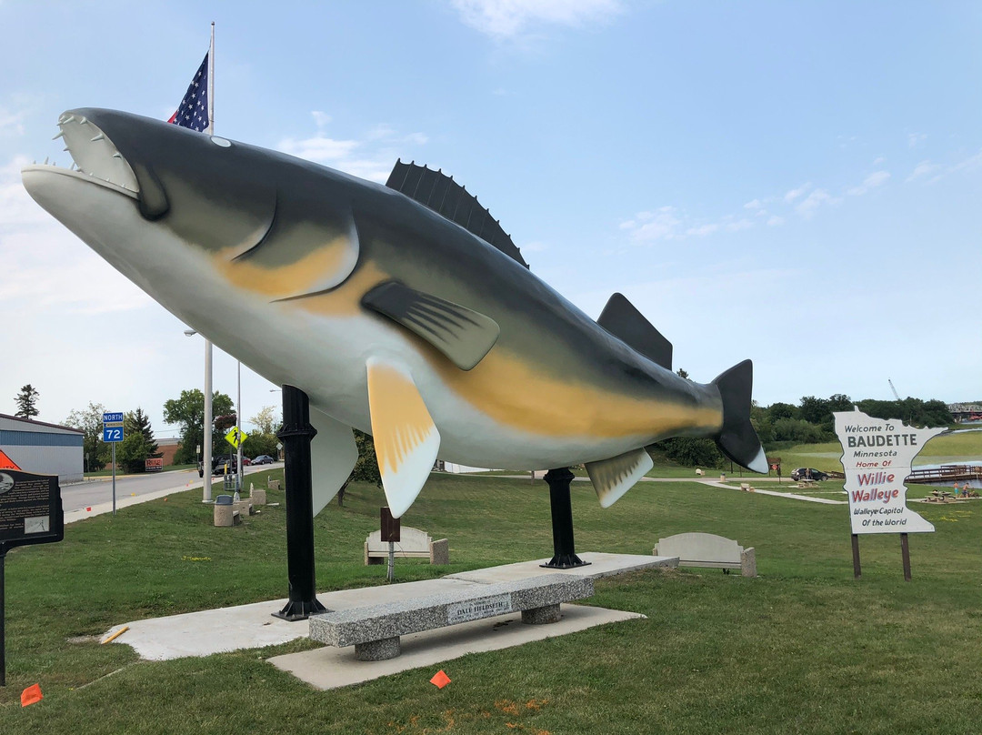 Willy Walleye Statue-Baudette必去景点