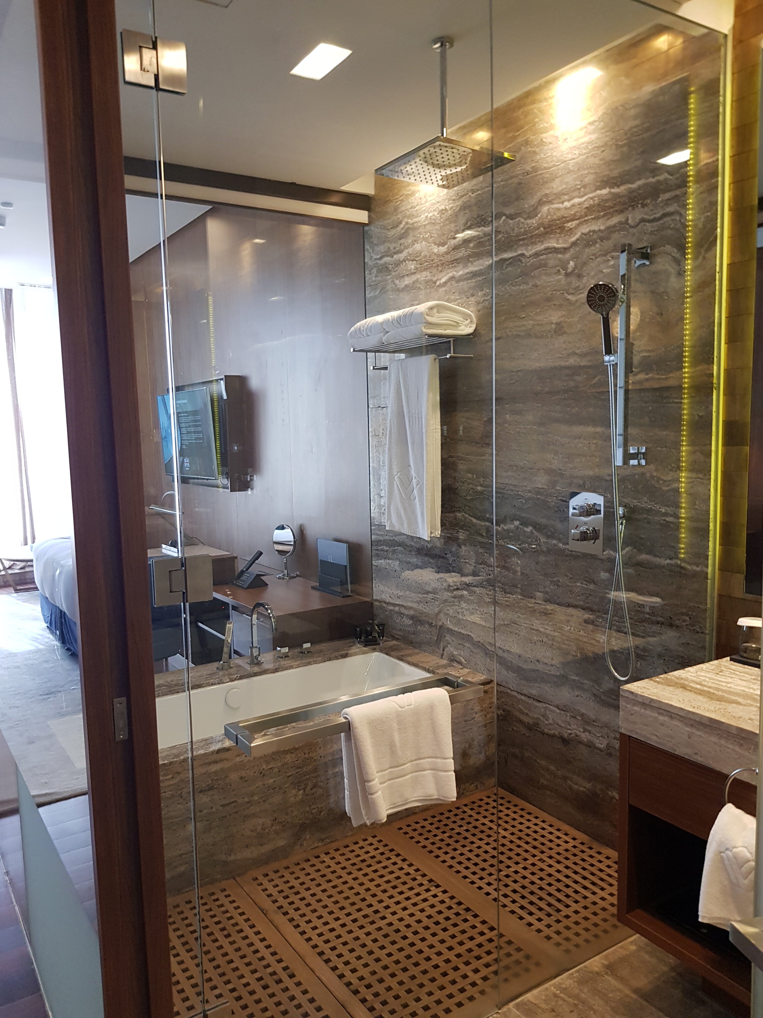 Wyndham Grand Manama-浴室