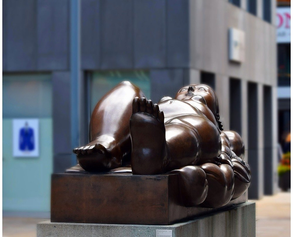 Reclining Woman von Fernando Botero景点图片