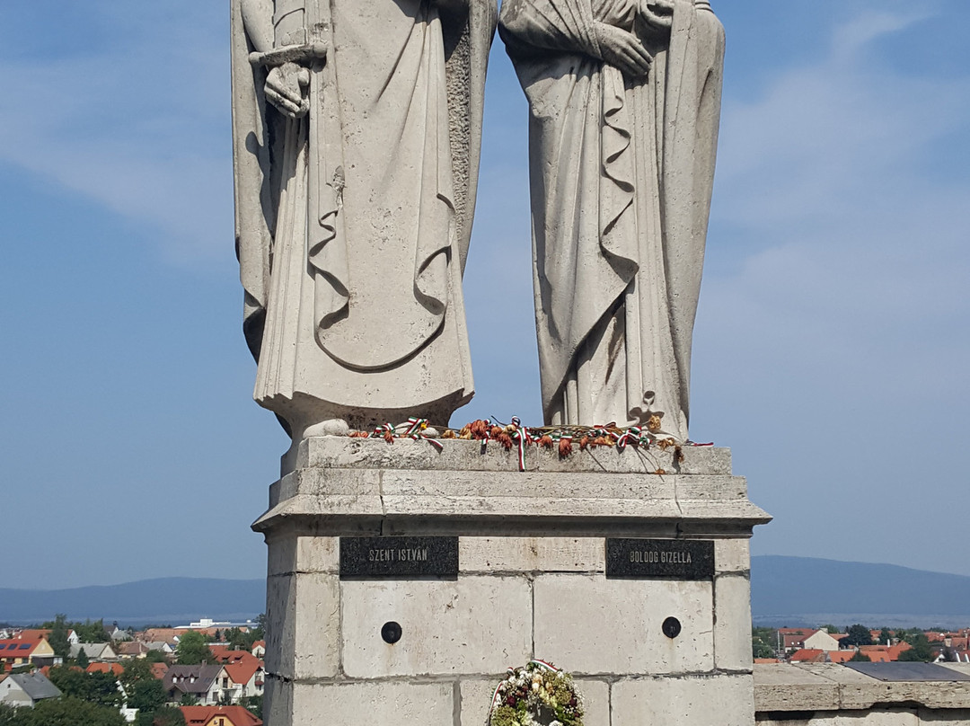 Statue of Szent István and Gizella景点图片