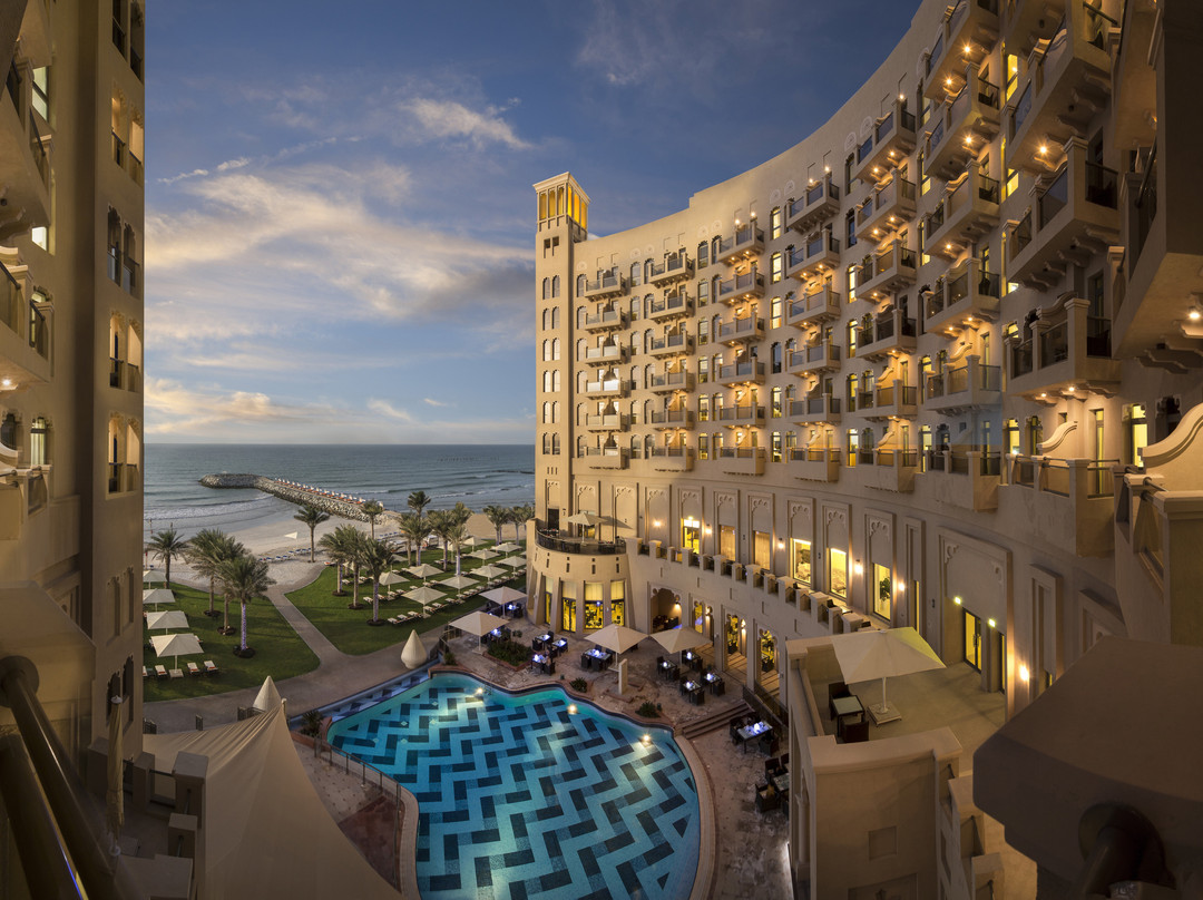 Bahi Ajman Palace Hotel主图