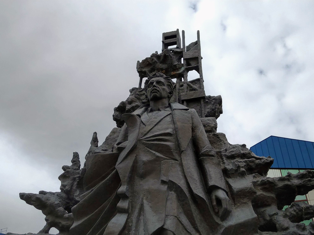 Monument to Farman Salmanov景点图片