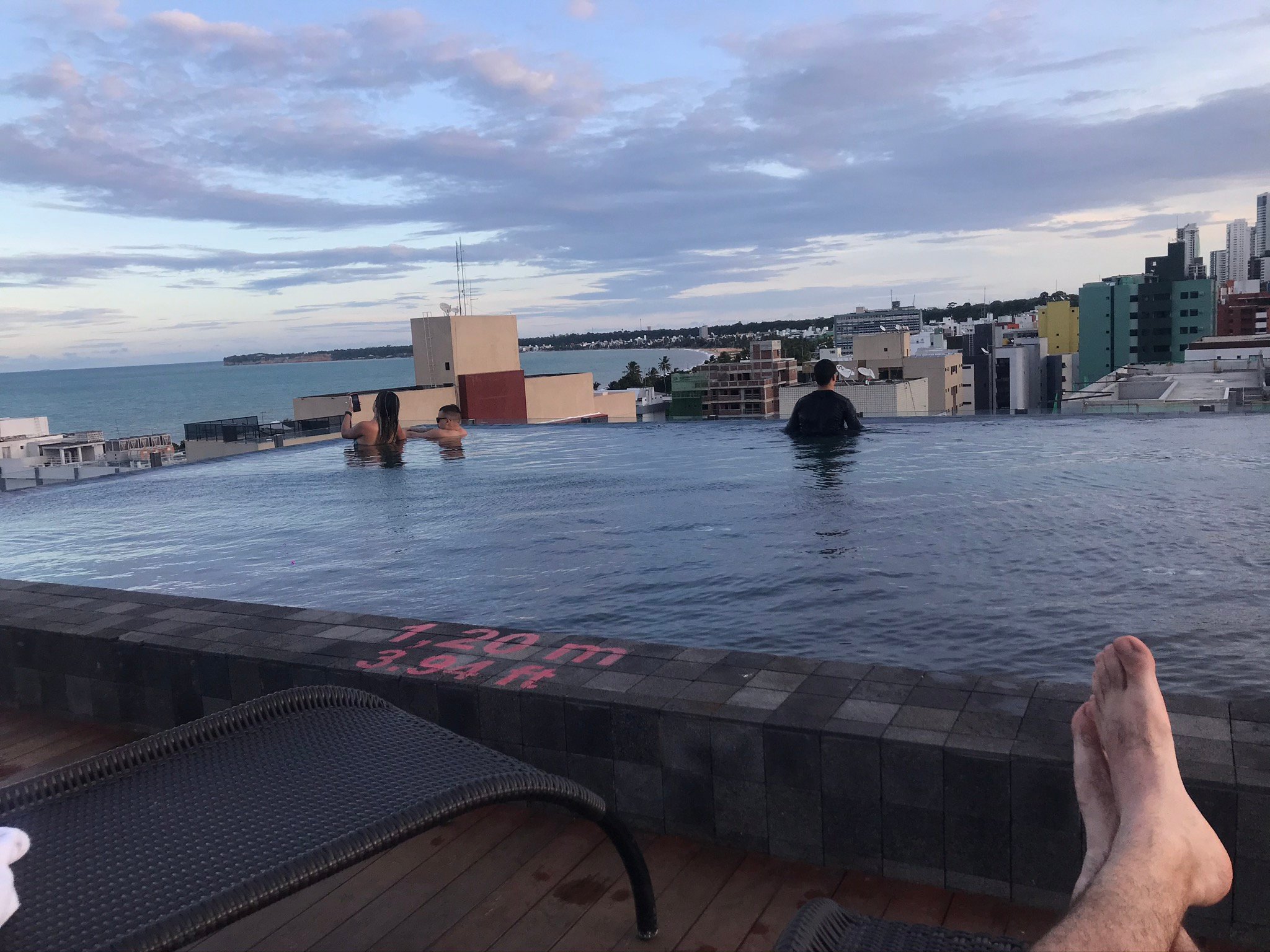 Quality Suites João Pessoa-泳池