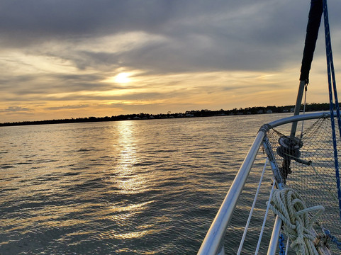 Sail The Daedalus-橙色海湾必去景点