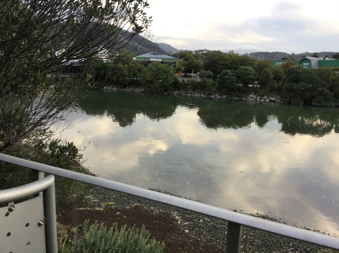 特莱维斯酒店主图