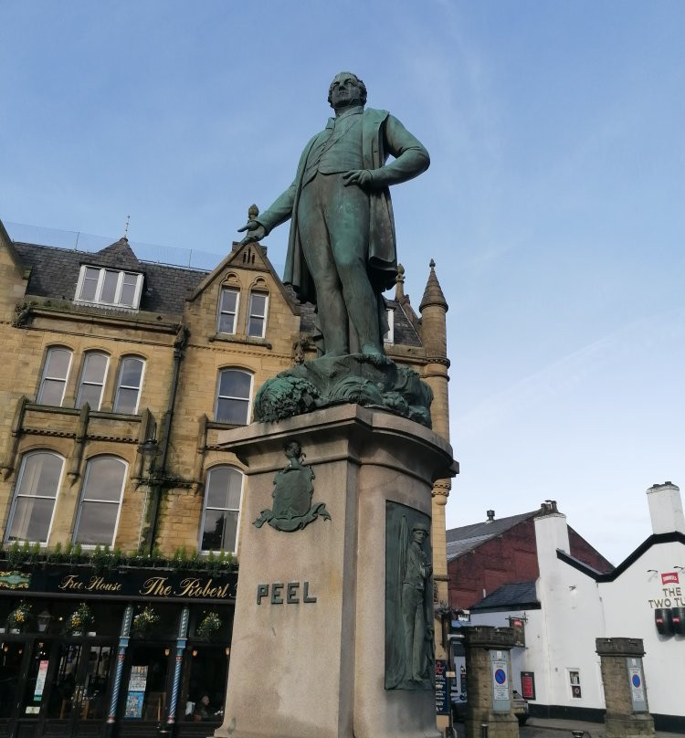 Statue of Sir Robert Peel-Bury必去景点