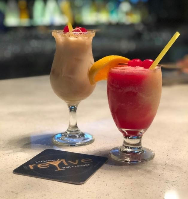 Camrose Le Chateau Hotel主图