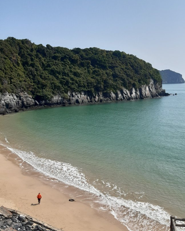 吉婆岛日出度假酒店主图