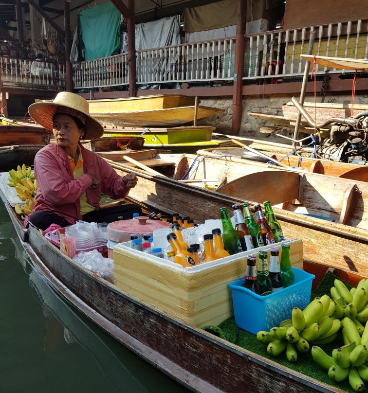 Tha Kha Floating Market景点图片