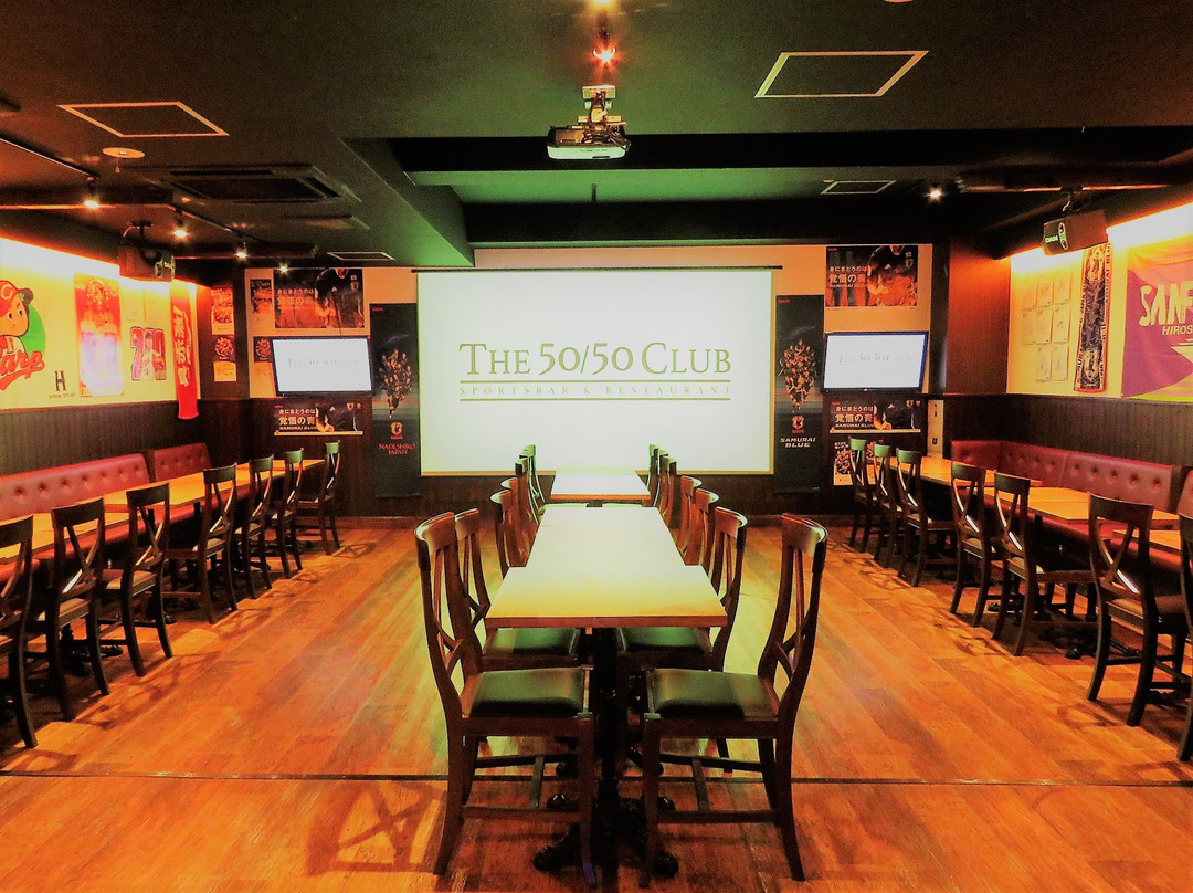 ザフィフティーフィフティークラブスポーツバー＆レストラン