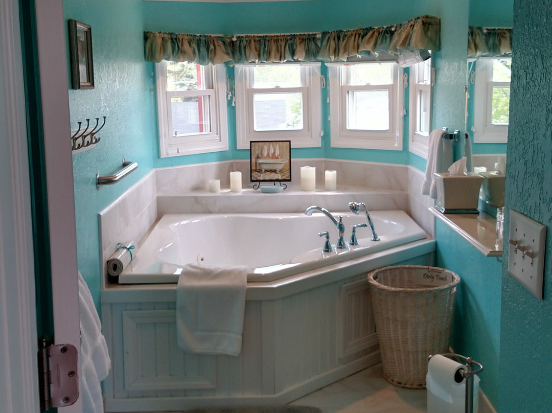 Always A Holiday主图