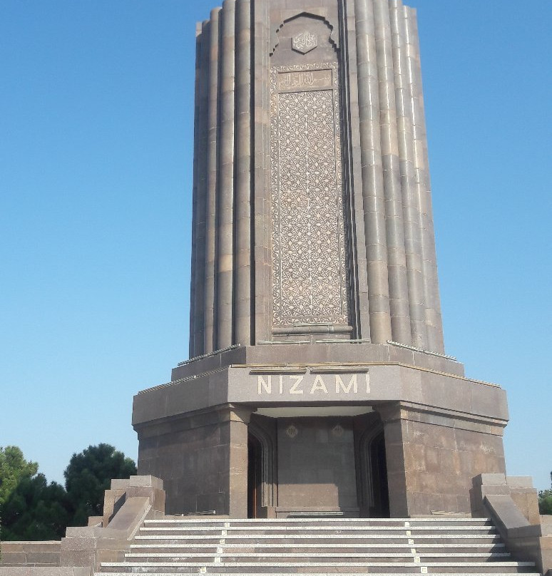 Nizami Ganjavi Mausoleum景点图片
