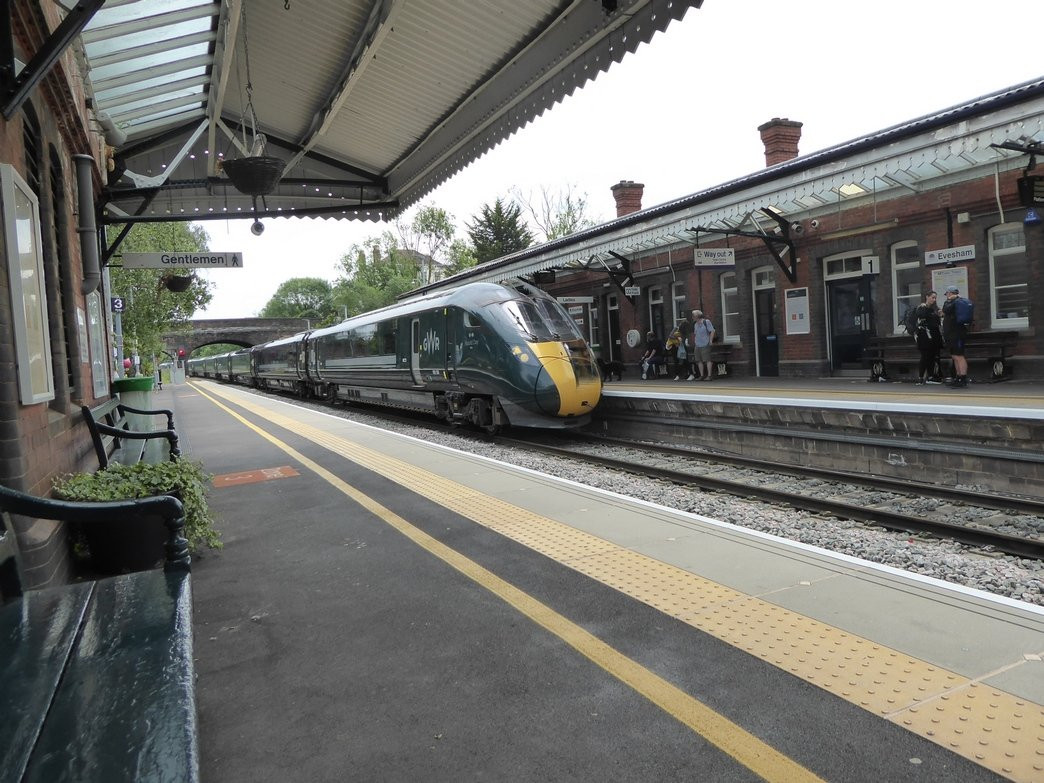 Evesham Railway Station景点图片