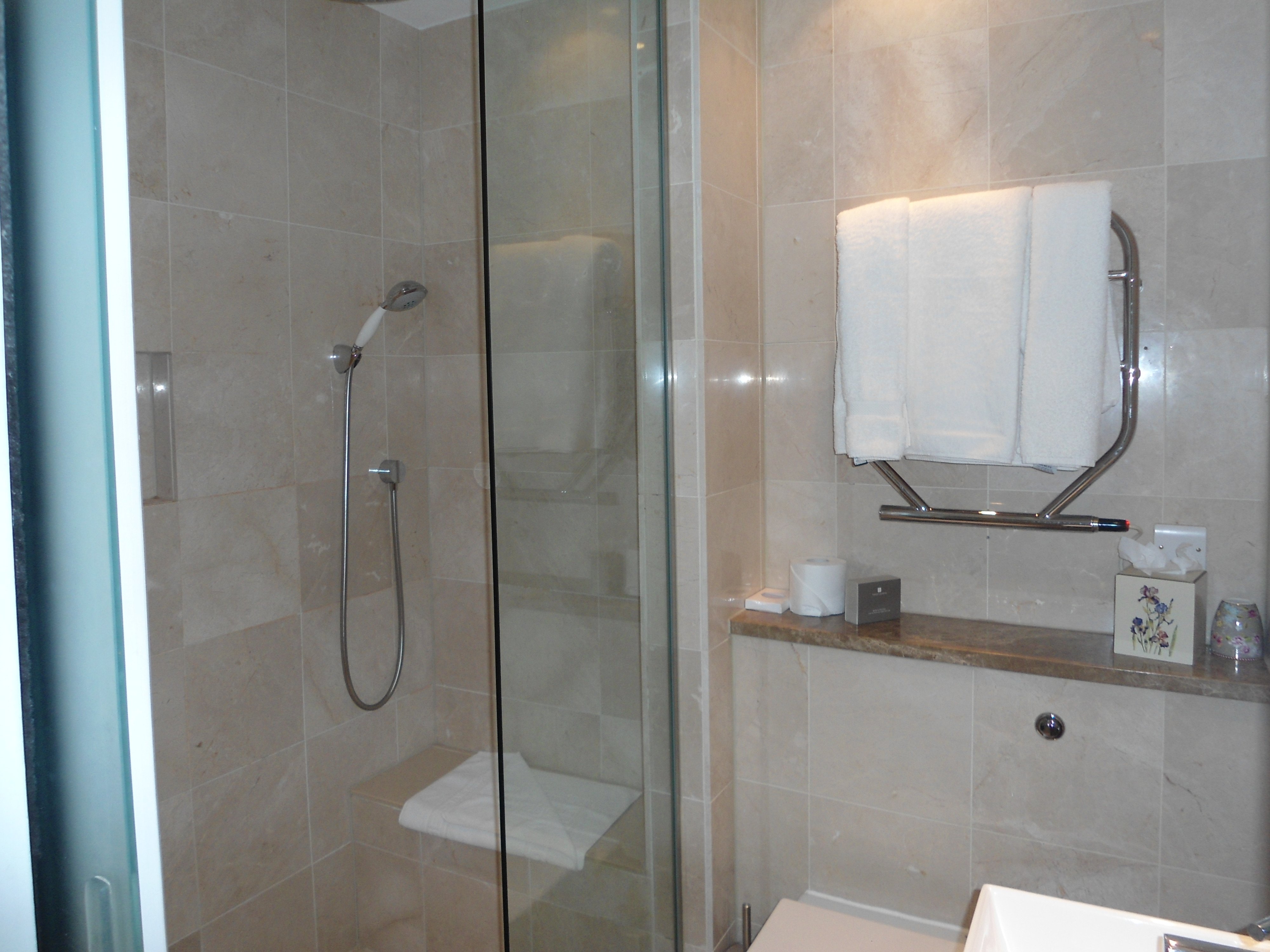 Ockenden Manor Hotel & Spa-浴室