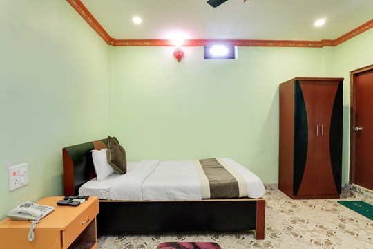 SPOT ON 545 Ghatal Hotel主图