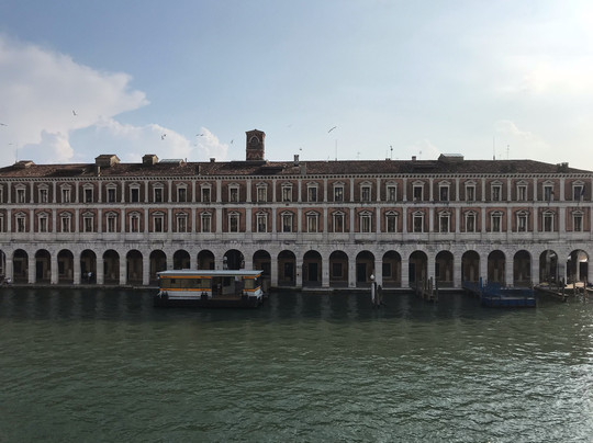 洛坎达莱昂比安科酒店主图