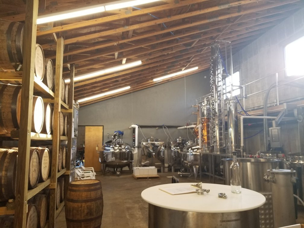 Holly Hill旅游景点-Copper Bottom Craft Distillery