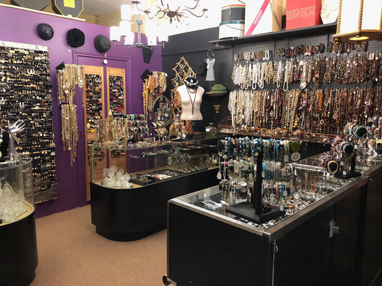 Needville旅游景点-Red Queen's Attic Antiques Gifts & Collectibles