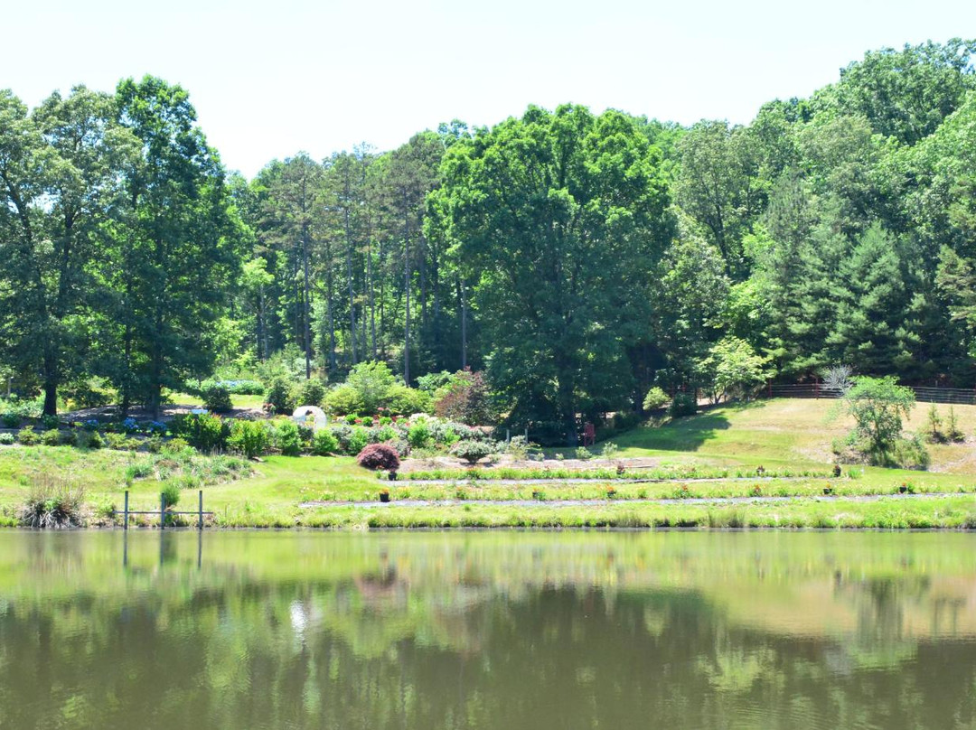 Athens旅游景点-Gardens of Sunshine Hollow