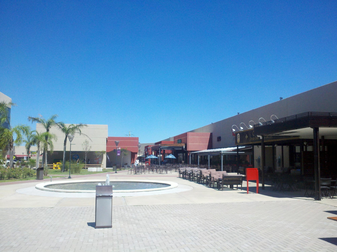 Fisherton Plaza Chic Mall景点图片