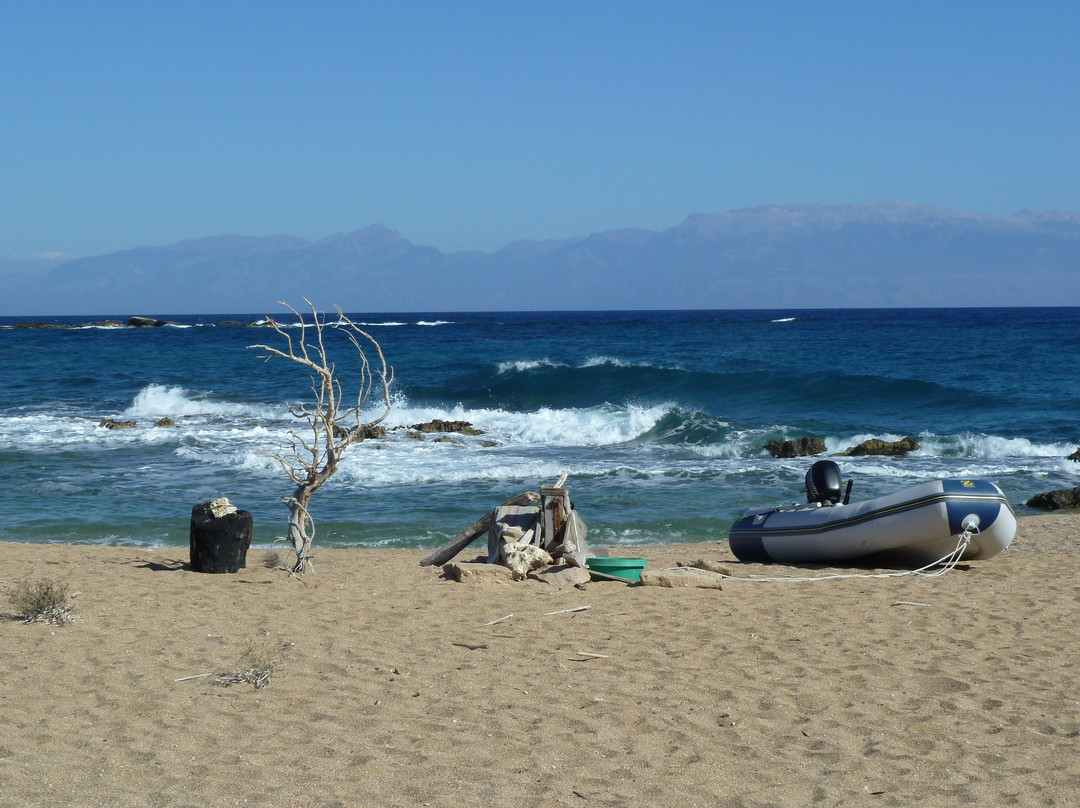 Lavrakas Beach景点图片