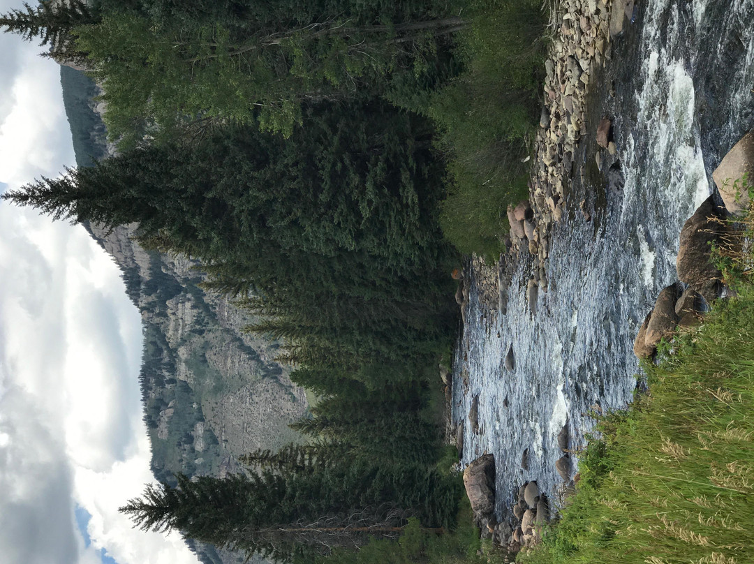 Great Divide Limousine Transportation-韦尔必去景点