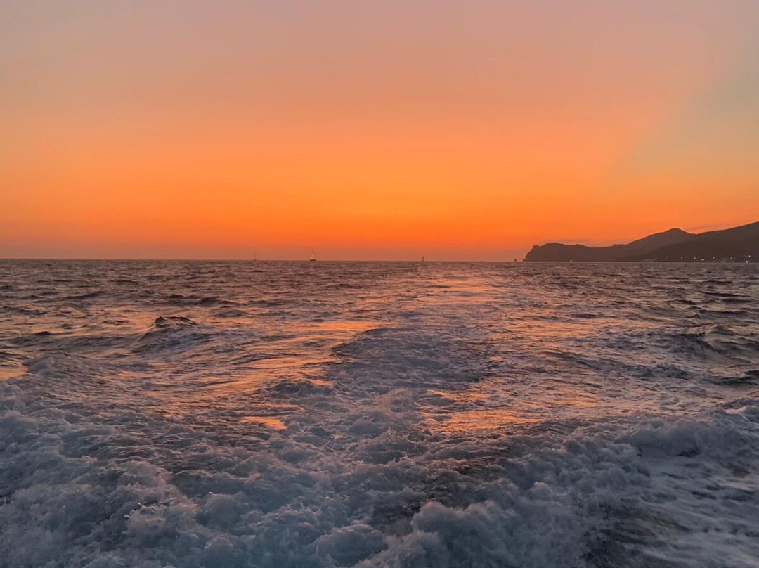 Pelagos Cruises Santorini-费拉必去景点