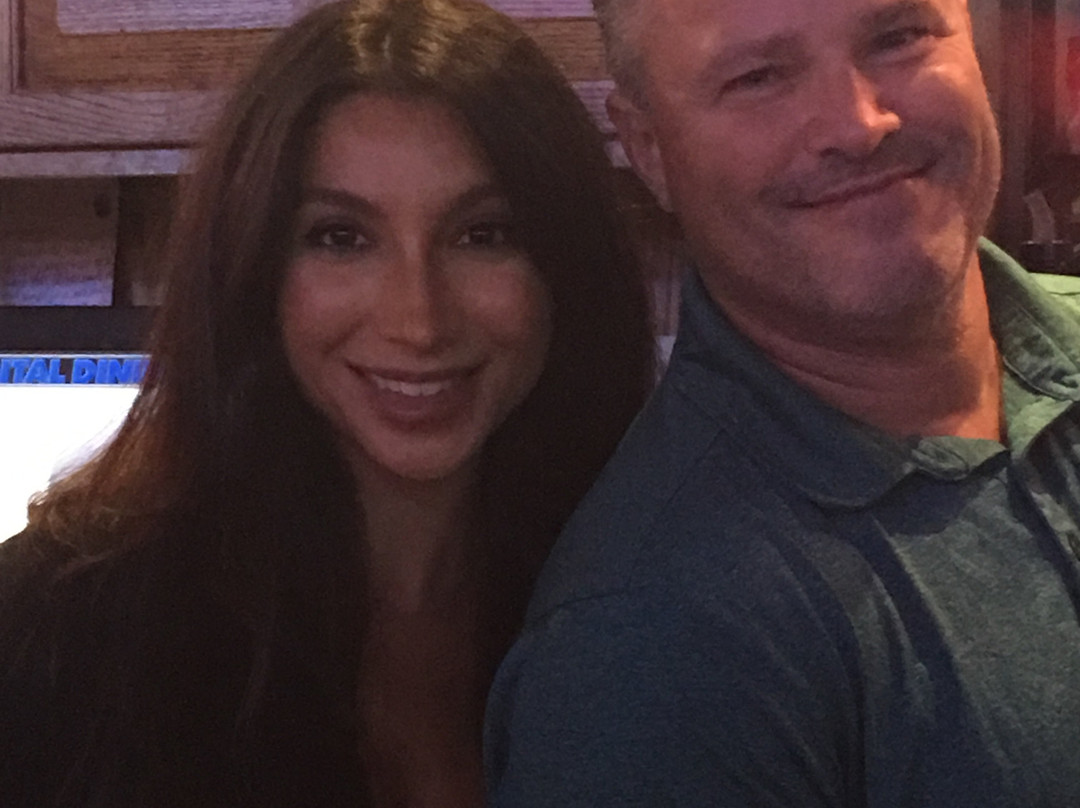 Off Broadway Sports Pub-Greenlawn必去景点