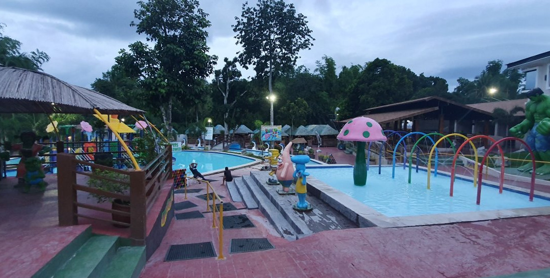 Camp Pulong Gubat Wavepool Resort景点图片