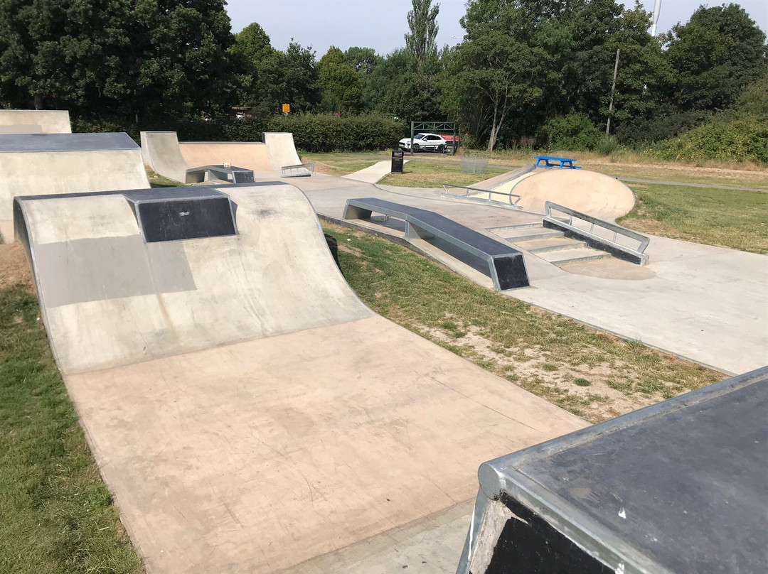 Field End Recreation Ground Skatepark景点图片