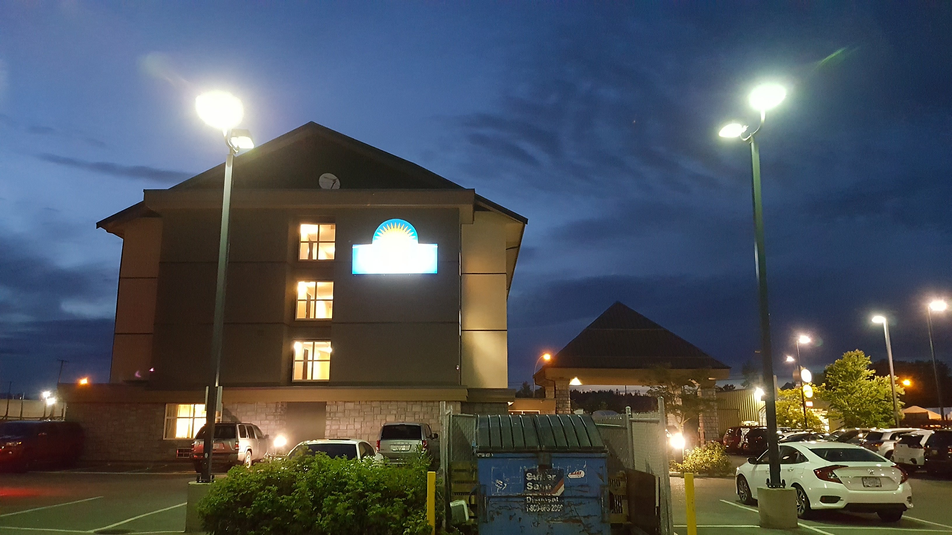 Days Inn & Suites by Wyndham Langley-浴室