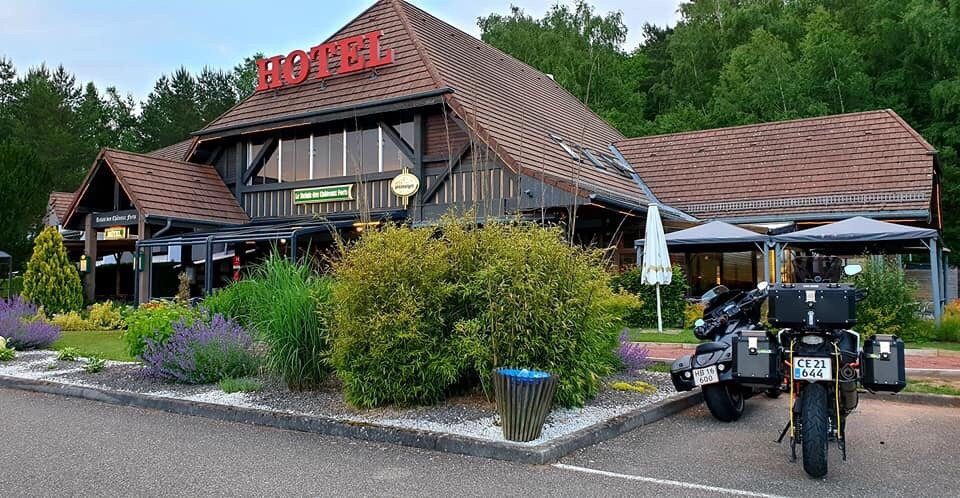 瑞莱斯福特城堡酒店主图