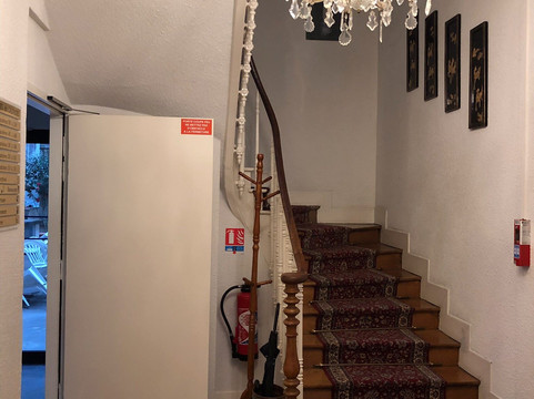 十字架酒店主图